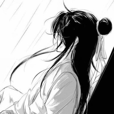 女子向回收箱投近40斤旧衣提现被拒